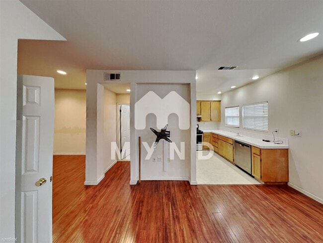 Building Photo - 3 br, 2.5 bath Townhome - 3597 Dayton Common