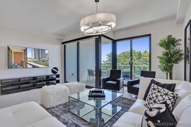Building Photo - 3040 N Ocean Blvd