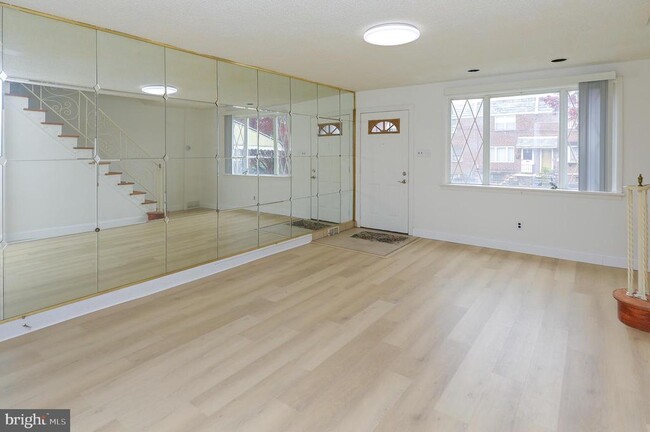 Building Photo - 2019 S Etting St