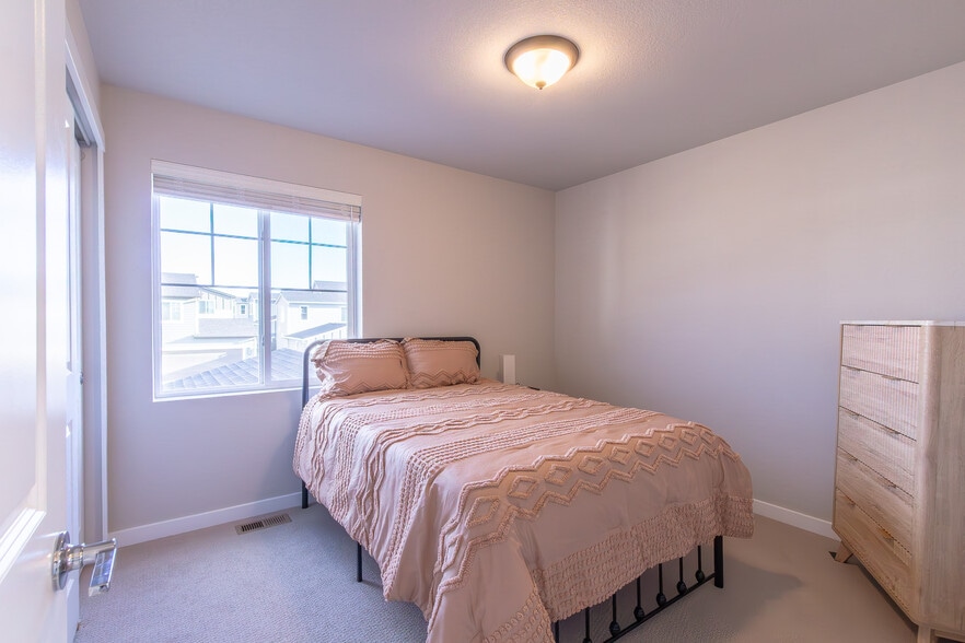 Building Photo - 5863 Summer Dream Dr