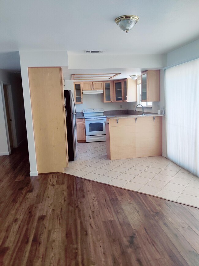 Building Photo - 18589 Lake Forest Dr