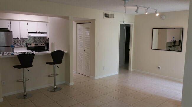 Building Photo - 550 S Park Rd