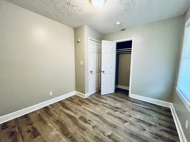 Building Photo - 4417 Sunset Ave