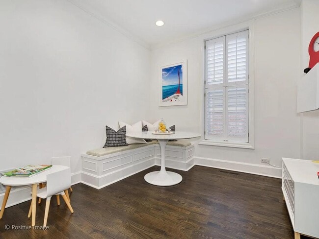 Building Photo - 1814 N Lincoln Park W