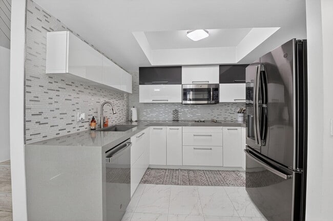 Building Photo - 4310 Village Dr