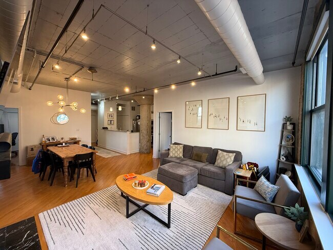 Building Photo - 411 W Ontario St