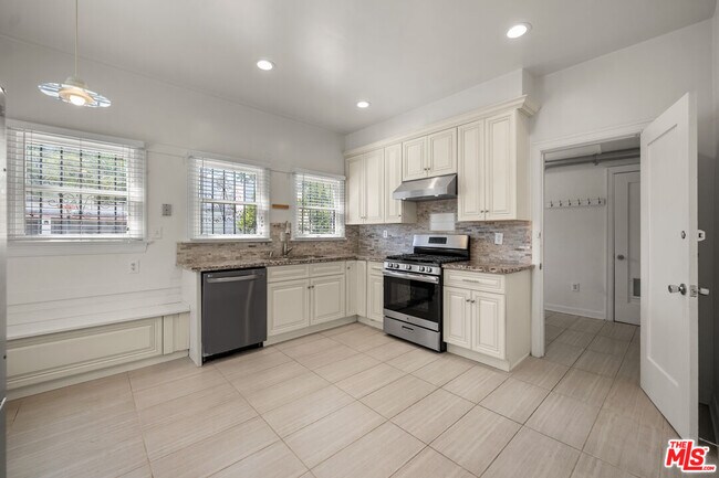 Building Photo - 125 S Orange Dr