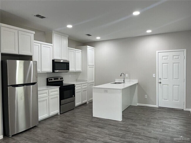 Building Photo - 1205 W Sucre Dr