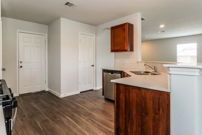 Building Photo - 5623 Latta Plantation Dr