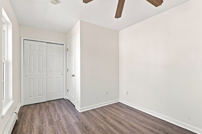 Building Photo - 2 bedroom 1 bathroom