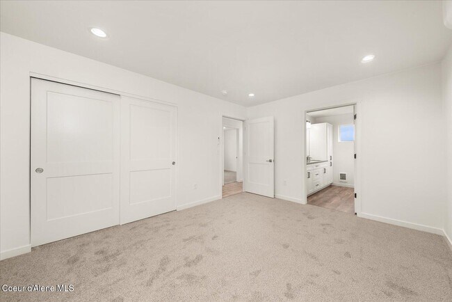 Building Photo - 2246 Chaffee St