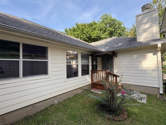 Building Photo - 3618 Country Club Blvd
