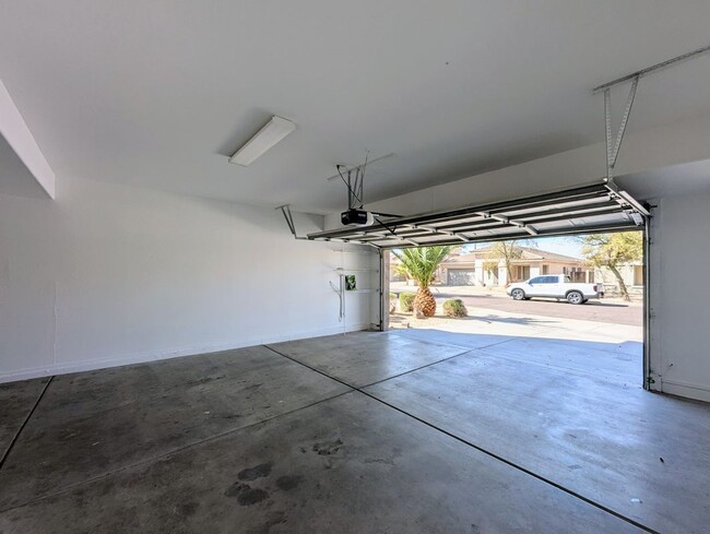 Building Photo - 17453 W Navajo St