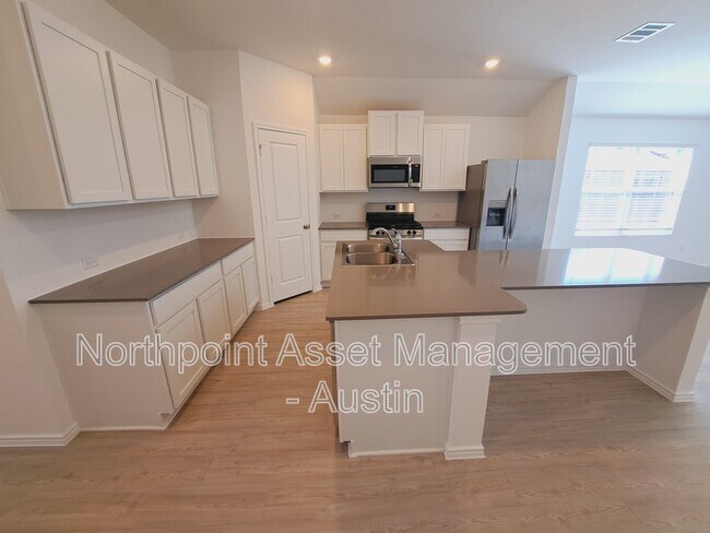 Building Photo - 2544 Four Waters Lp