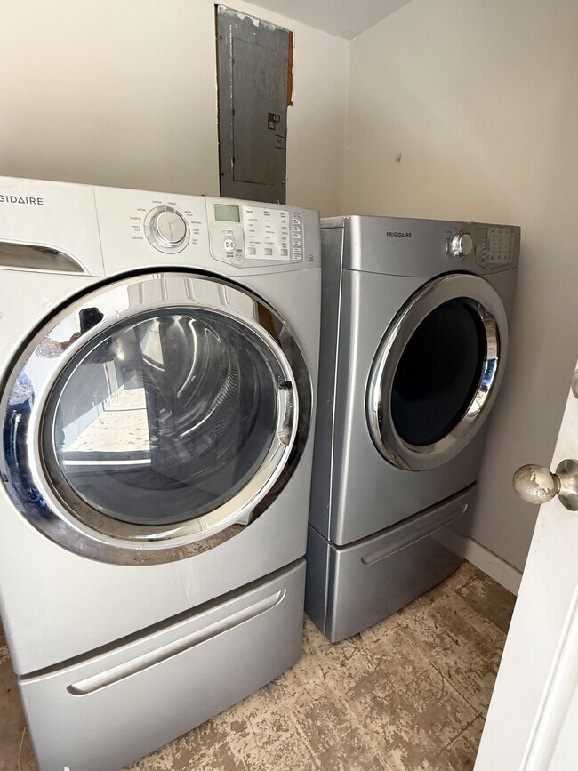 Building Photo - 7413 E Roosevelt St