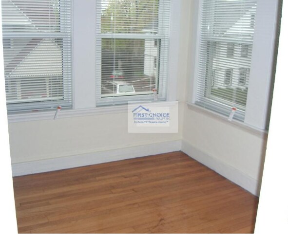 Building Photo - 14 Bentley St