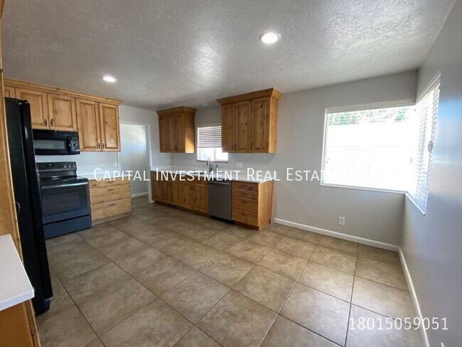 Building Photo - 2626 S 1700 E