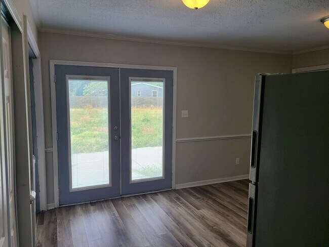 Building Photo - 3 bedroom, 2 bath unfurnished home  - Sneads Ferry