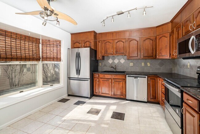 Building Photo - 2039F Raleigh Rd