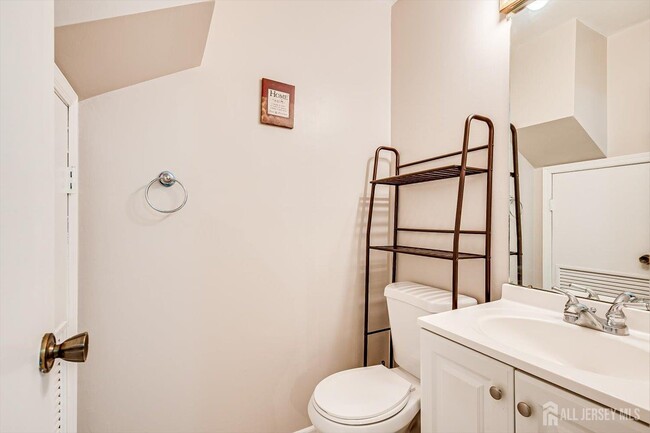 Building Photo - 1224 Thomas Ave