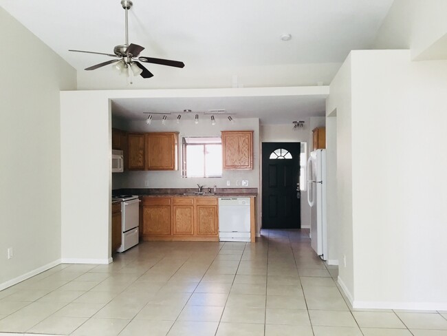 Primary Photo - 2/2 & 3/2 Town-homes in Central Phoenix!!