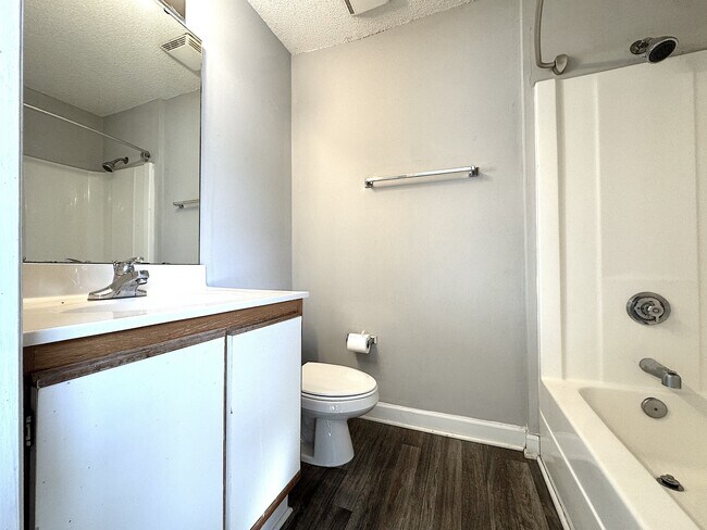 Building Photo - 303 Smith Level Rd