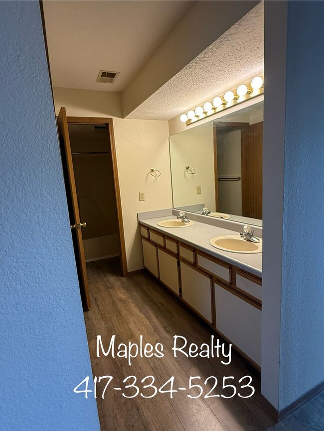 Building Photo - 1 bedroom, 1 bath WALK-IN condo at Fall Creek Resort