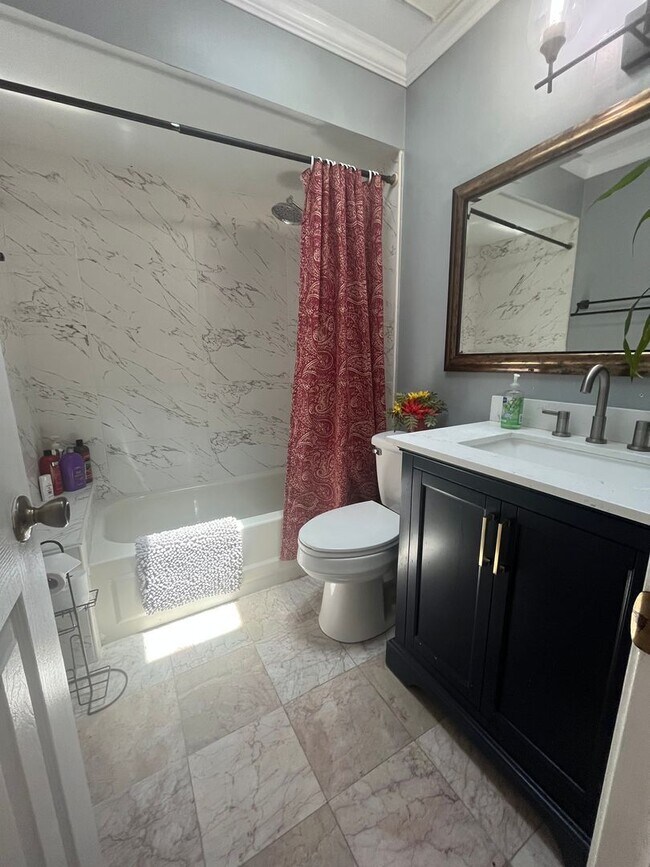 Building Photo - Fully Furnished 3-Bedroom Home in Palm Coa...
