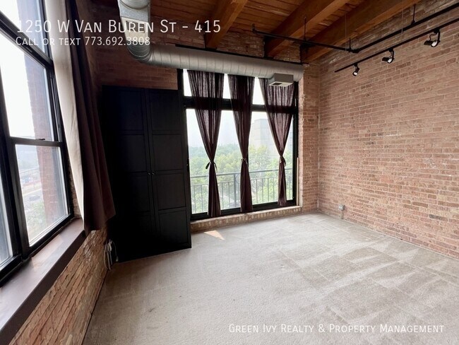 Building Photo - 1250 W Van Buren St