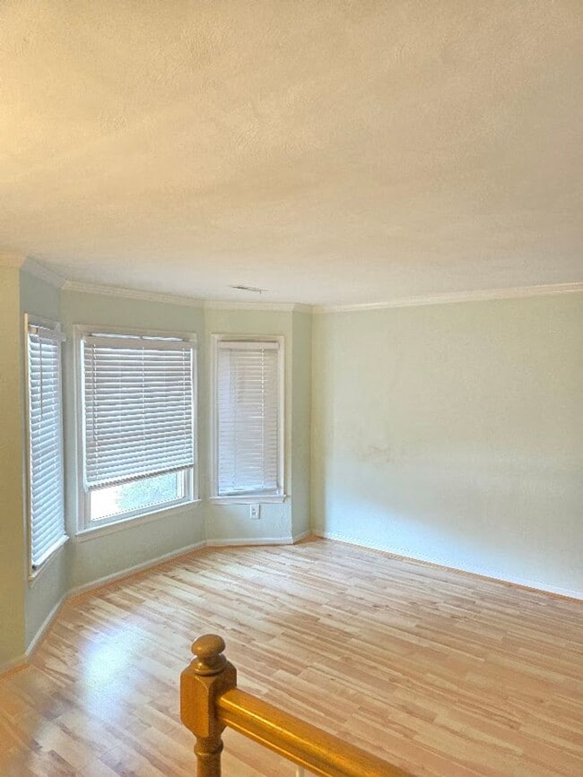Building Photo - 3 Bedroom Townhouse in Virginia Beach