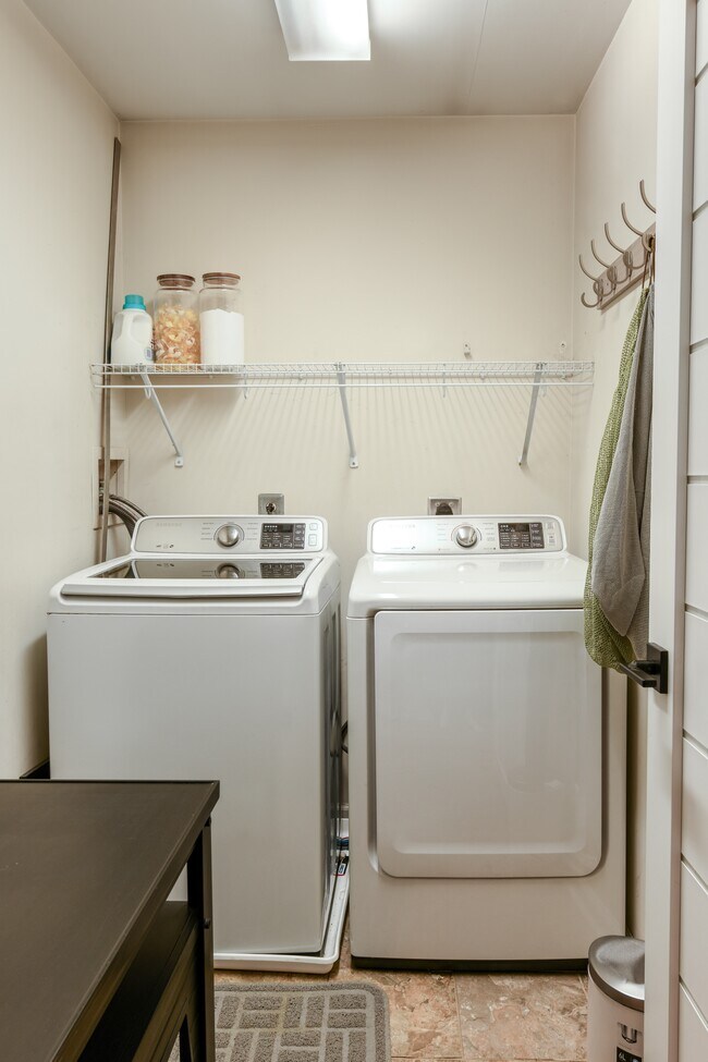 Building Photo - 886 Sedge Ct