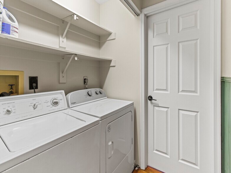 Building Photo - 11386 Sitting Bull Trl