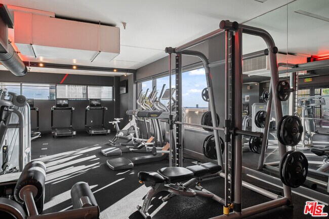 Building Photo - 6250 Hollywood Blvd