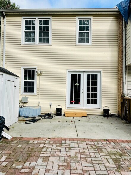 Building Photo - 19 County Ct
