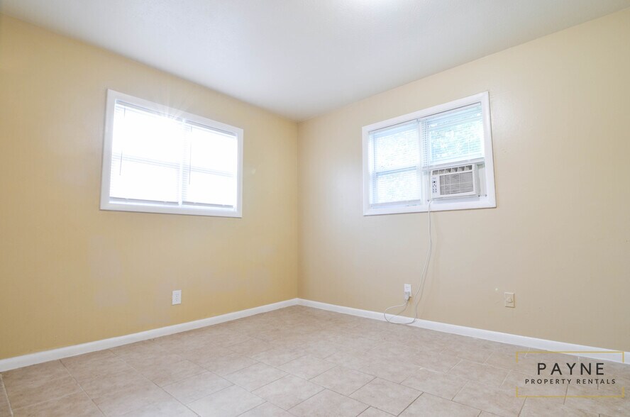 Building Photo - 4217 Rosemont Dr