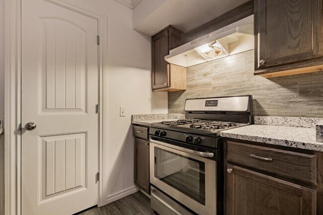 Building Photo - 319 E Edwards St