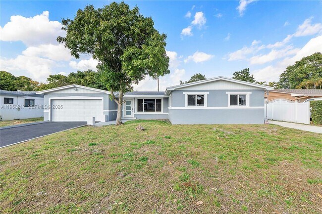 Building Photo - 4725 NW 5th Ct