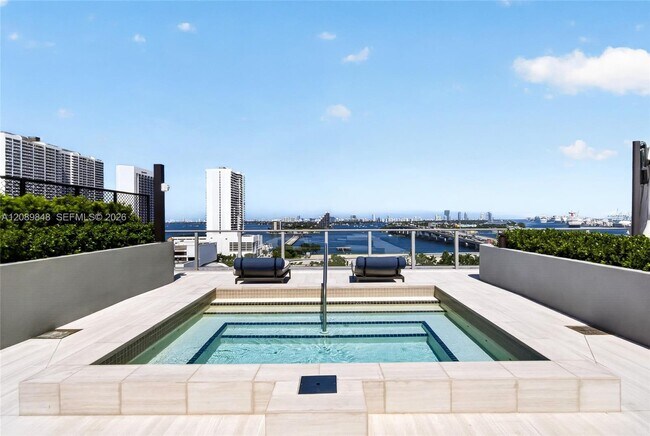Building Photo - 1400 Biscayne Blvd