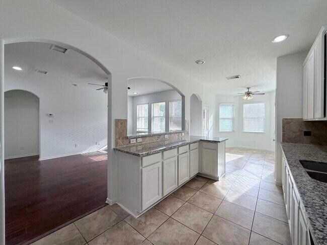 Building Photo - 2814 Ridgeglen Ln