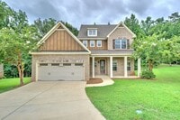 Building Photo - Spacious 4 Bed, 2.5 Bath Home in Desirable...