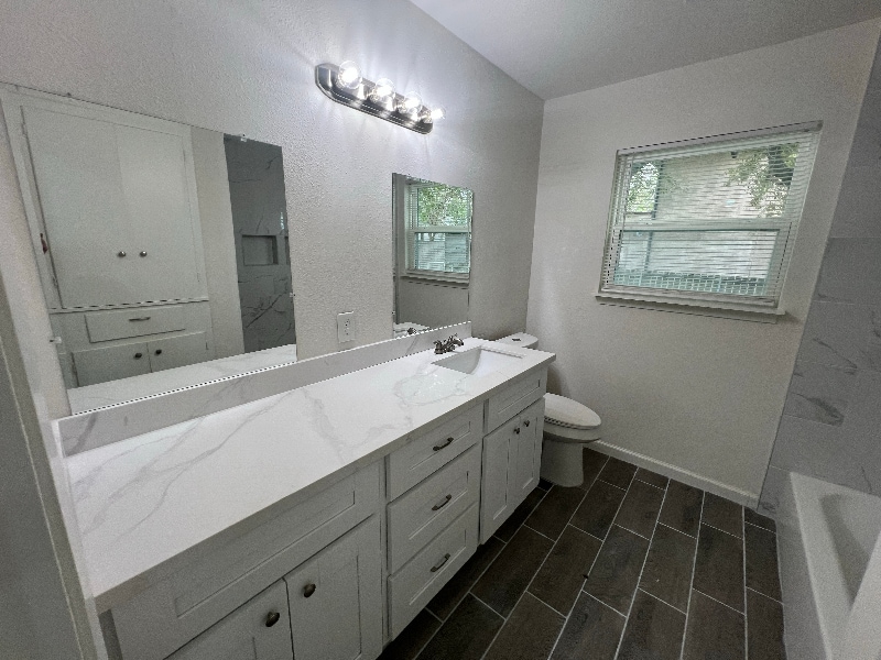 Building Photo - 1 10th Ave N