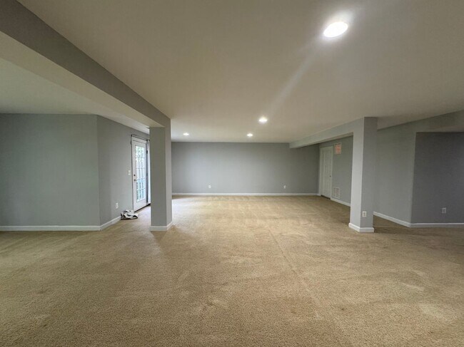 Building Photo - 15028 Gaffney Cir