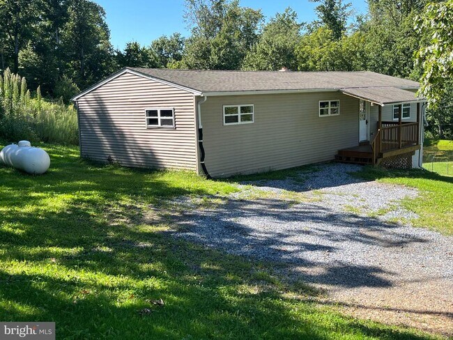 Building Photo - 716 Red Hill Rd