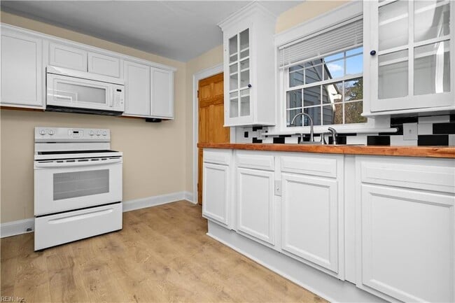 Building Photo - 2800 Chesterfield Blvd