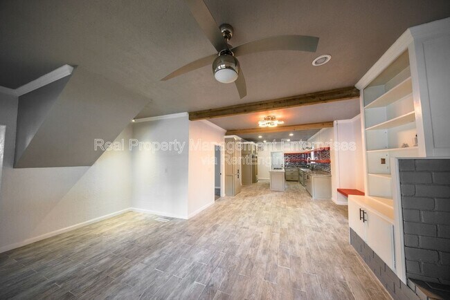 Building Photo - 1725 N McKinley Ave