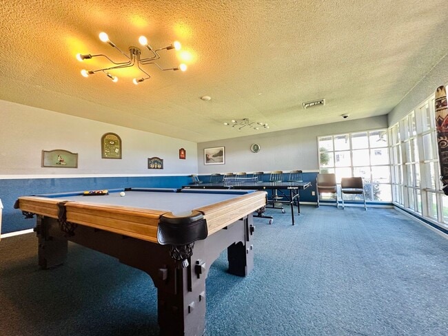 Building Photo - Spacious 3 Bedroom Townhome near USD!! Par...
