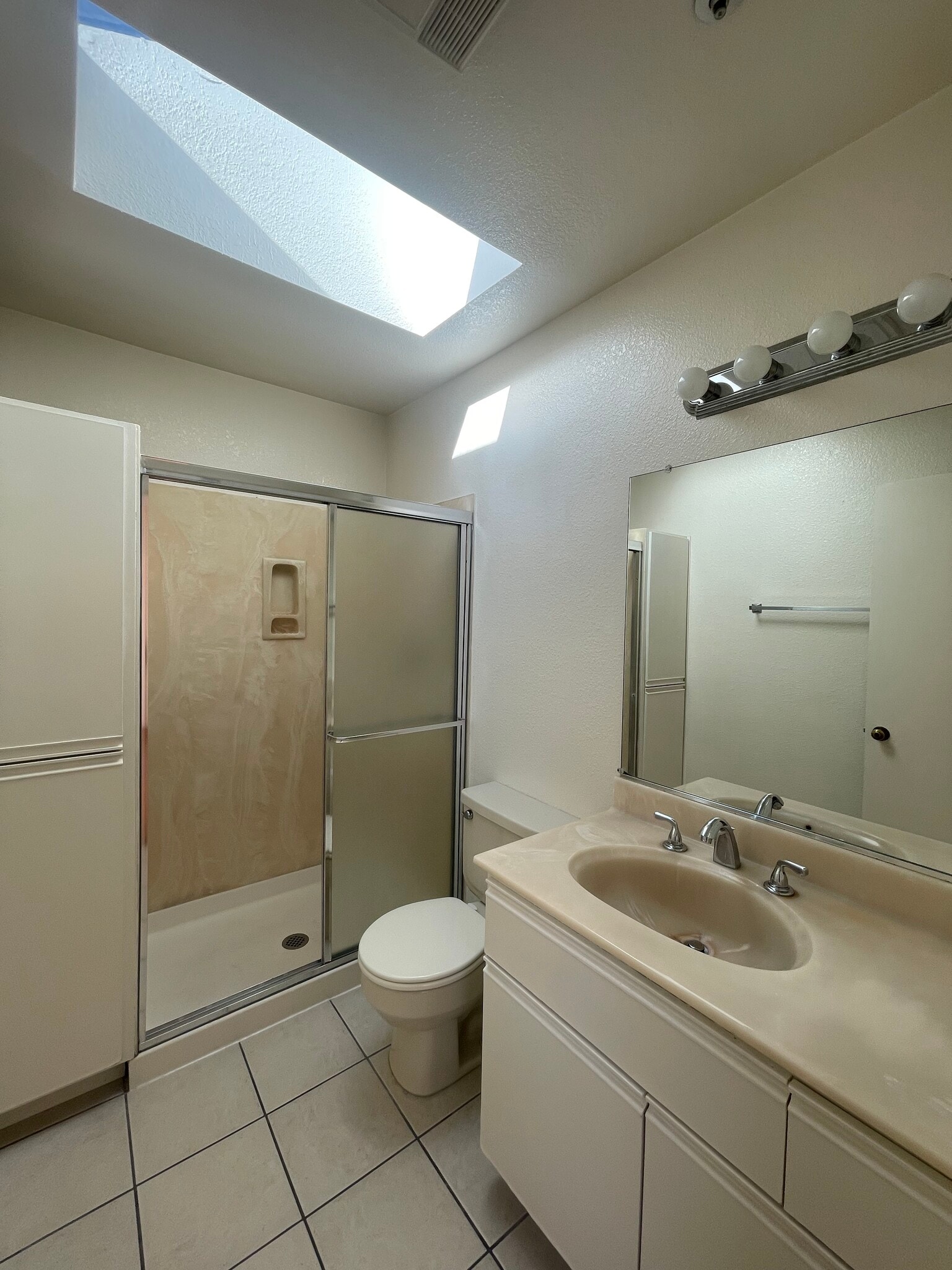 Building Photo - 1026 San Luis Cir