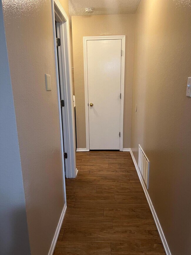 Building Photo - 2804 Quail Pointe Dr NW