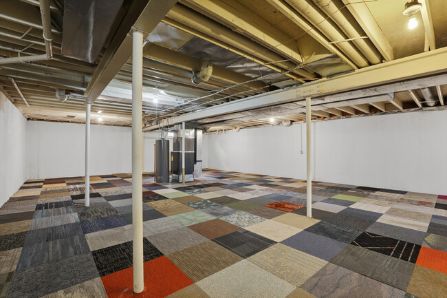 Building Photo - 35900 Abbey Dr