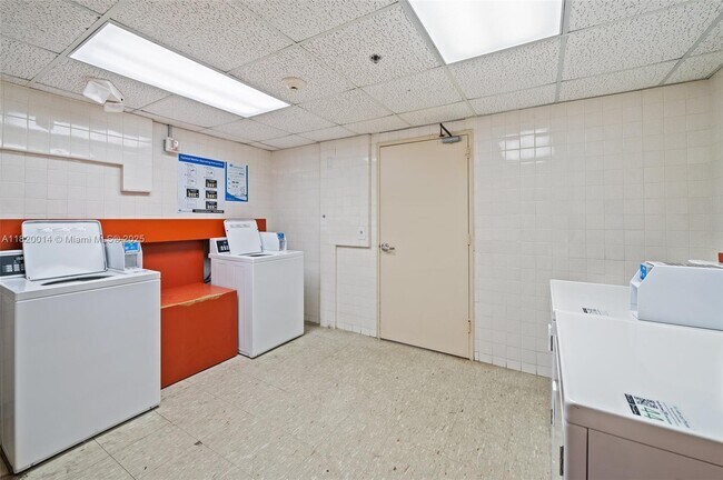 Building Photo - 10185 Collins Ave